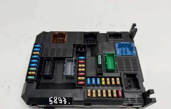 Peugeot 208 Fuse module 9819850080 E1172508 20180801