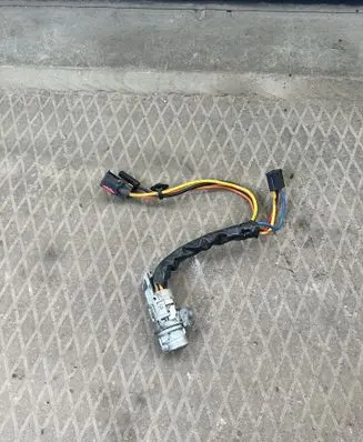 Peugeot 406 Ignition lock N0500109