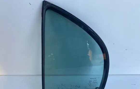 Toyota Avensis T220 Rear vent window glass 