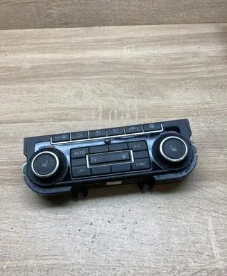 Volkswagen Golf VI Climate control unit 5K0907044GK 5HB009746