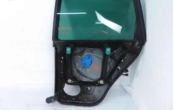 Volkswagen Touareg I Rear door window/glass frame 
