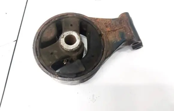 Engine mounting bracket