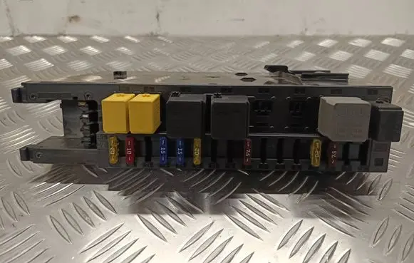 Mercedes-Benz CLS C219 Fuse module 2115456701 5DK00804746