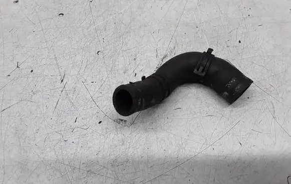 Volkswagen PASSAT B6 Engine coolant pipe/hose