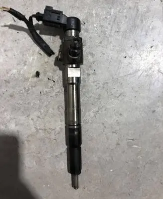 Volkswagen Golf VI Fuel injector 03L130277B