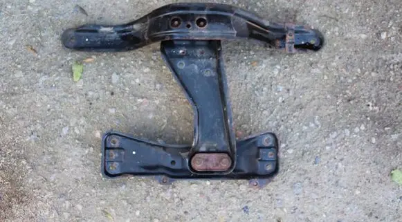 Subaru Forester SG Gearbox mounting bracket