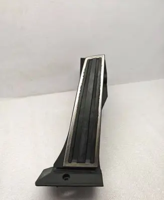 Accelerator throttle pedal