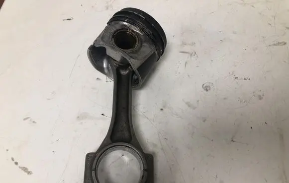Volkswagen Polo Piston with connecting rod