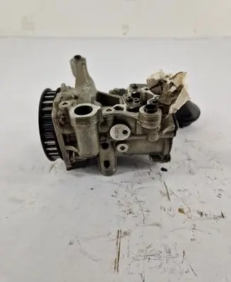 Volkswagen Golf VII Oil pump 04L145208T
