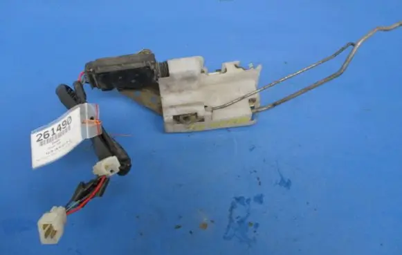 Mazda 323 Front door lock