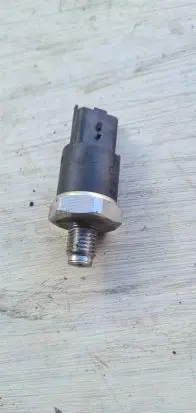Peugeot 406 Fuel pressure sensor 0281002283 0281002281