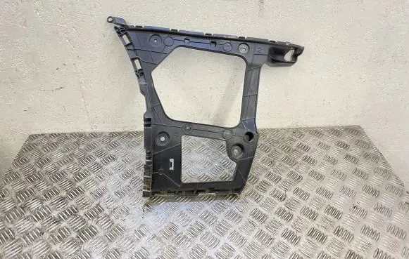 Audi Q7 4M Bumper support mounting bracket corner 4M0807453