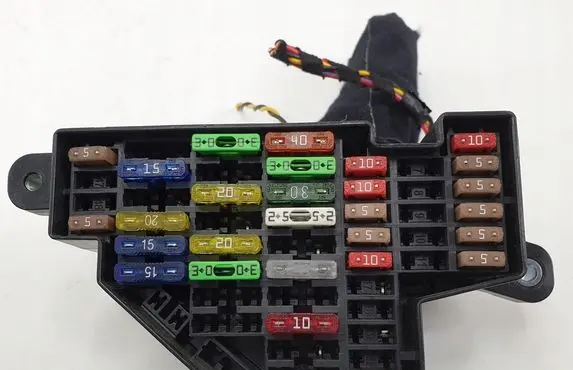 Skoda Octavia Mk2 (1Z) Fuse module