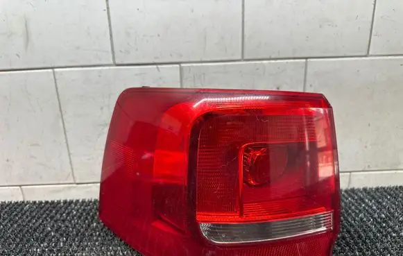 Volkswagen Sharan Rear/tail lights 7N0945095G