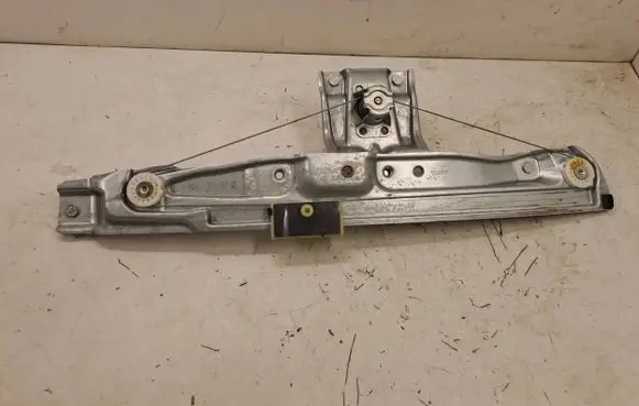 Dacia Sandero III Rear door manual window regulator 827218916R