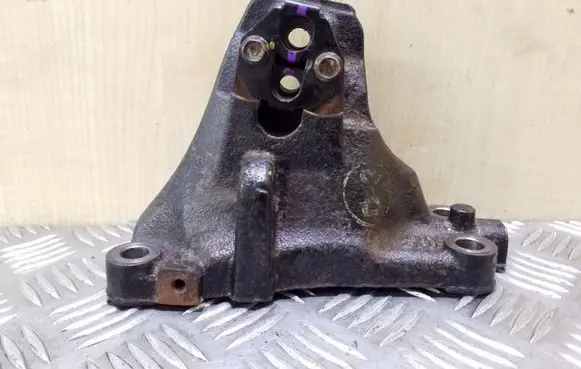 Hyundai i40 Gearbox mounting bracket