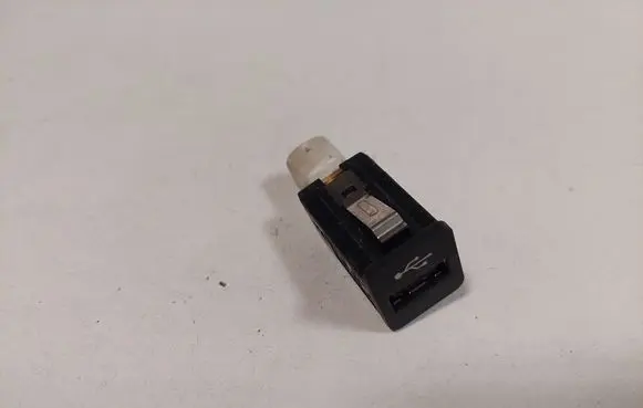 BMW 5 F10 F11 USB socket connector 9167196