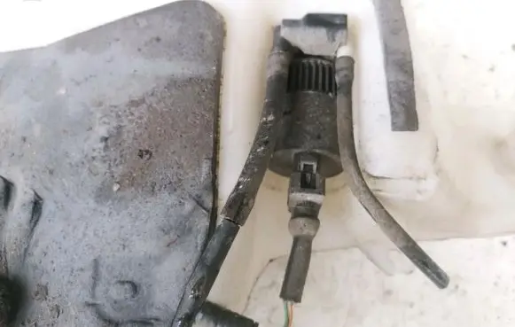 Renault Scenic I Windscreen/windshield washer pump