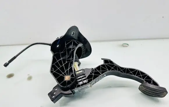 Citroen Jumpy Clutch pedal 9818902380