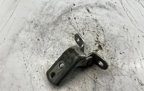 Toyota RAV 4 (XA30) Front door upper hinge 