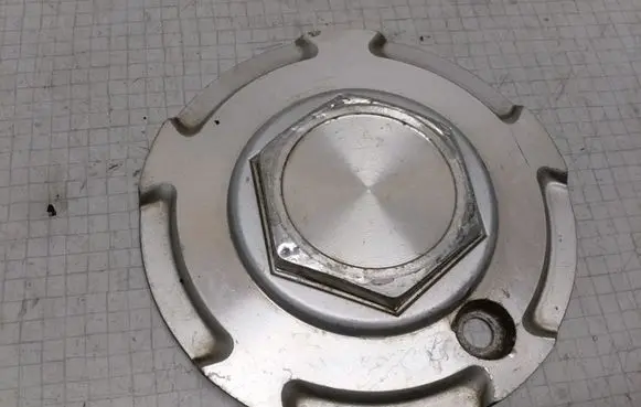 Volkswagen Golf IV Non-original wheel cap 