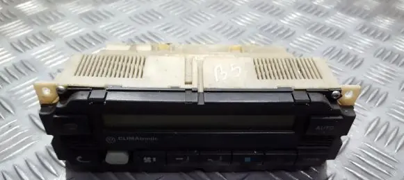 Volkswagen PASSAT B5 Climate control unit 1j1907044 5hb007617-00