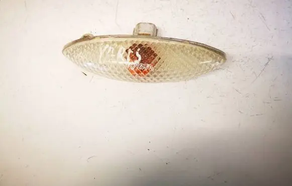 Toyota Yaris Front fender indicator light 