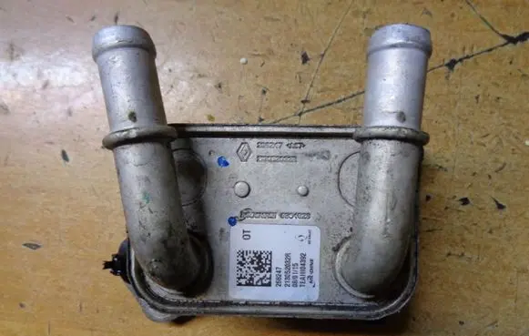 Nissan Qashqai Engine oil radiator 213052032R