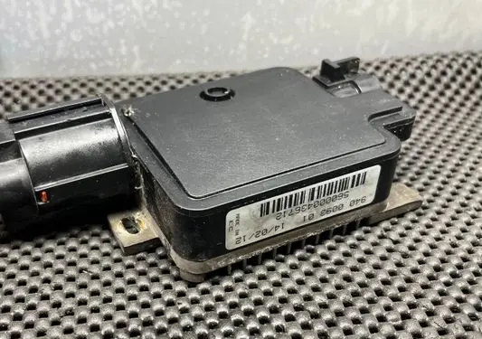 Volvo V40 Coolant fan relay 940009301 9400093