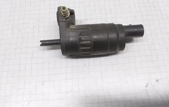 Skoda Octavia Mk2 (1Z) Windscreen/windshield washer pump 1K6955651 7003918