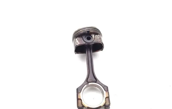 KIA Sportage Piston with connecting rod G4FD