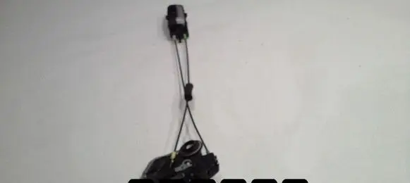 Suzuki Grand Vitara I Front door lock 