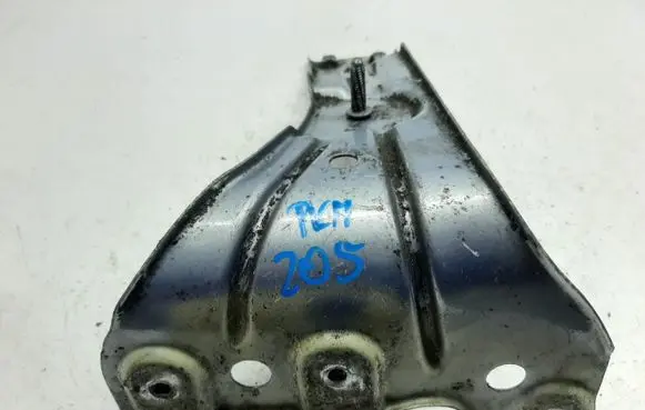 Volkswagen PASSAT CC Fender mounting bracket 3C8821141