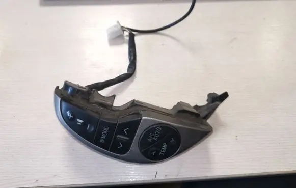 Toyota Prius (XW20) Steering wheel buttons/switches 