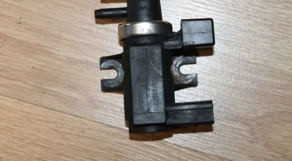 Audi A6 S6 C5 4B Turbo solenoid valve 8E0906628B