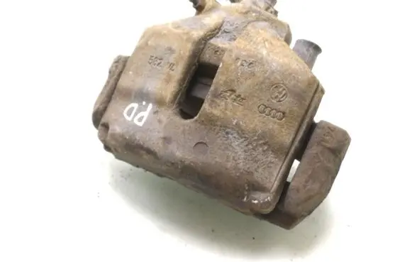 Volkswagen PASSAT B6 Front brake caliper