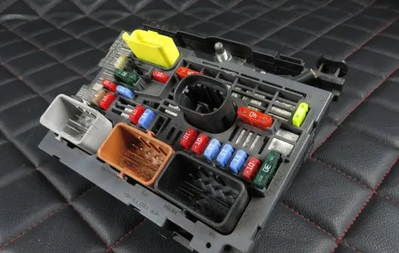 Citroen Berlingo Fuse module 9666700480