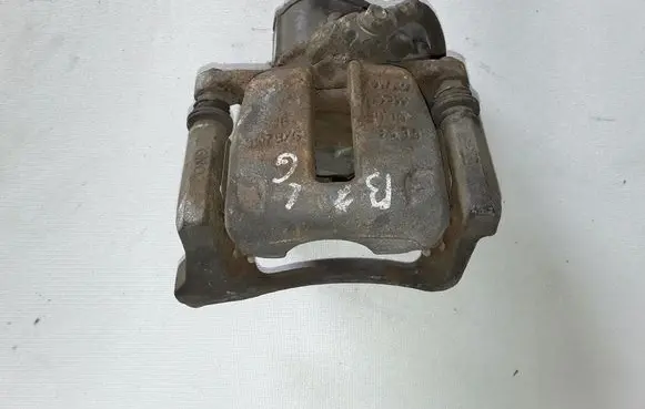 Volkswagen PASSAT B7 Rear brake caliper 5N0615403