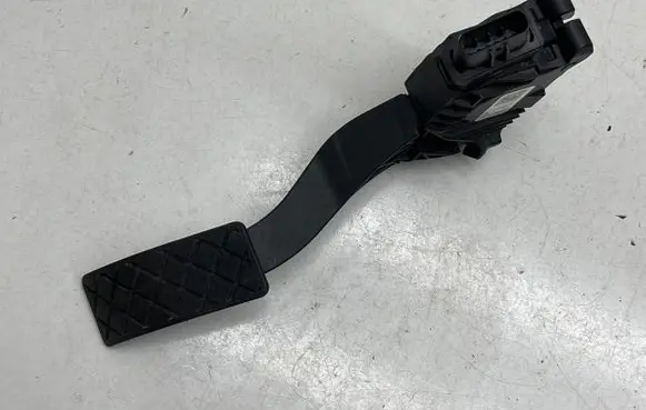 Skoda Octavia Mk3 (5E) Accelerator throttle pedal 5Q1723503H 6PV01062111