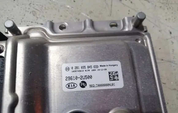 KIA Sportage Adblue control unit 296102U500 0281035845