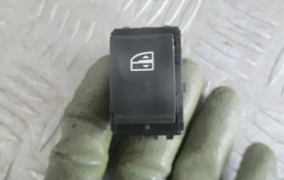 Renault Megane III Electric window control switch 254010003R