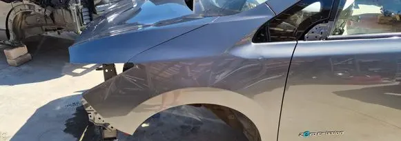 Nissan Leaf II (ZE1) Fender