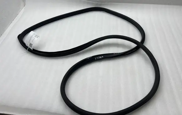 Suzuki Vitara (LY) Rubber seal rear door 