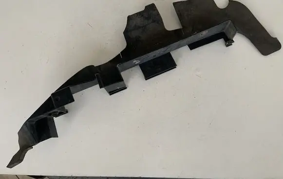 Audi A6 S6 C5 4B Intercooler air guide/duct channel 4B0121284Q