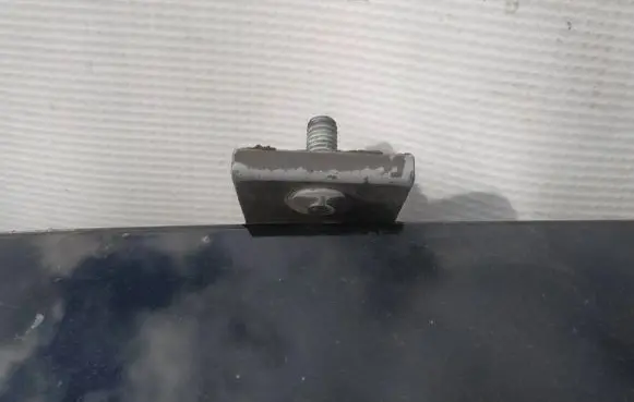 Volkswagen Golf V Tailgate/trunk/boot hinge