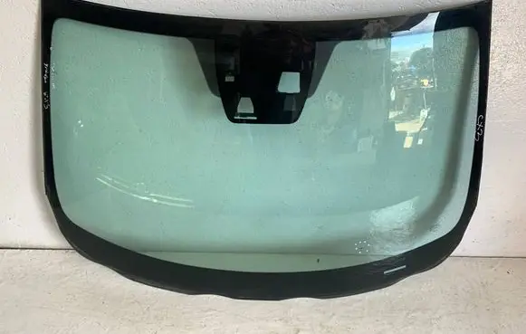 Mazda CX-3 Front windscreen/windshield window 