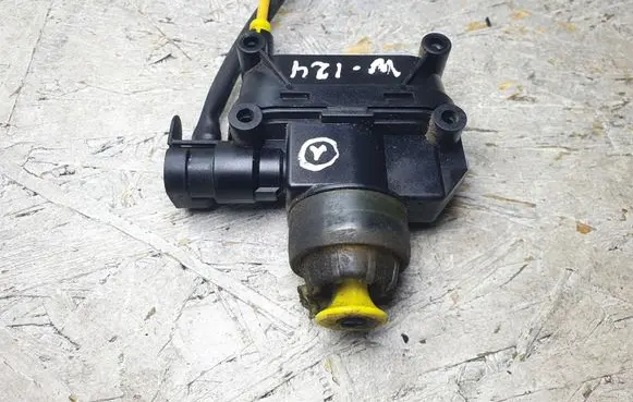 Mercedes-Benz E W124 Central locking vacuum pump 