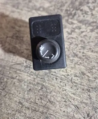 Nissan Primera Wing mirror switch