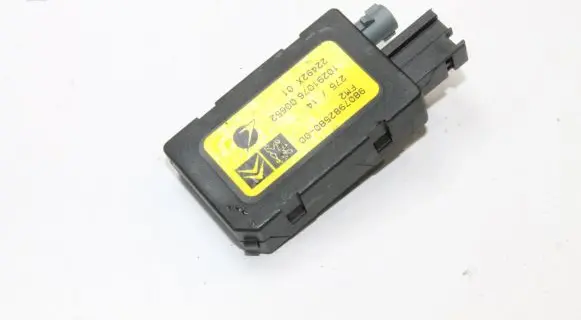 Citroen C4 II Picasso Aerial antenna amplifier 9807982580