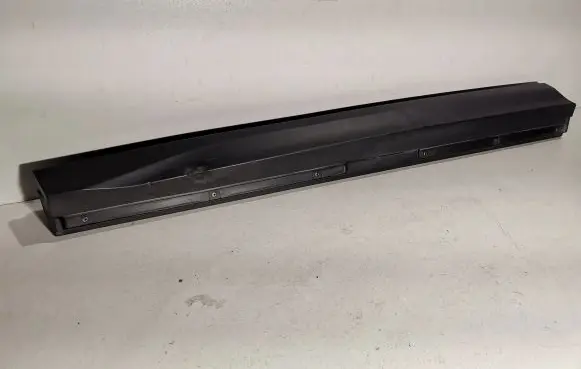 Front sill (body part)